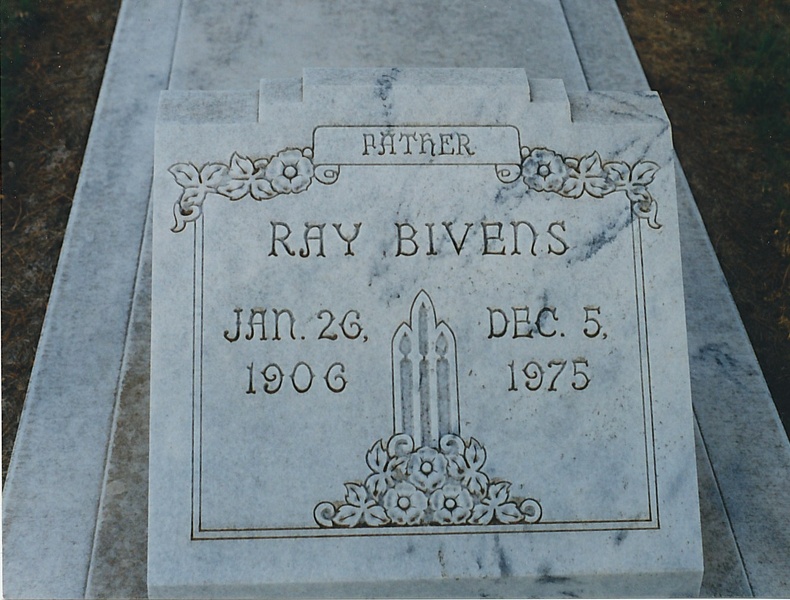 RAY BIVENS
Jan 26, 1906
Dec 5, 1975
Section F, Lot 112A Headstone_Bivens_Ray.jpg