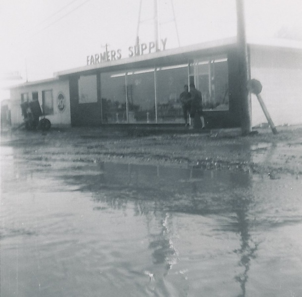 Flooding in Kress, Texas May 24, 1957. IMG.jpg