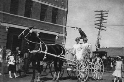 This entry won first place, and represented Tulia Bank and Trust. parade1911.jpg